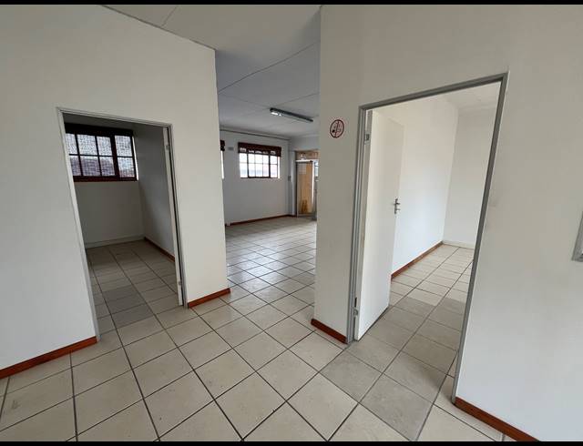 183M² OFFICE TO LET IN PAARDEN EILAND